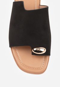 Renee - Czarne Klapki Vices w Stylu Japonek Ozdobione Metaliczną Aplikacją Ardellia. Okazja: na co dzień. Kolor: czarny. Materiał: len. Wzór: aplikacja. Styl: elegancki, casual #6