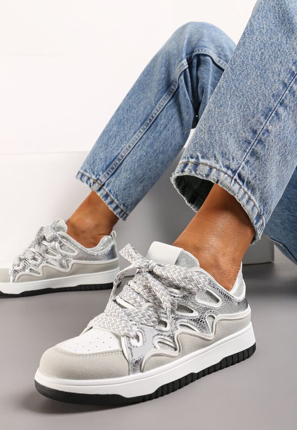 Born2be - Srebrne Sneakersy przed Kostkę Podwójnie Sznurowane Luretta. Okazja: na co dzień. Wysokość cholewki: przed kostkę. Nosek buta: okrągły. Zapięcie: sznurówki. Kolor: srebrny. Materiał: materiał. Obcas: na obcasie. Wysokość obcasa: niski