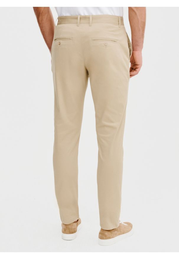 Pako Lorente - PAKO LORENTE – Beżowe gładkie spodnie męskie. Kolor: beżowy. Materiał: bawełna, elastan. Wzór: gładki. Styl: klasyczny