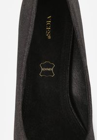 Renee - Czarne Brokatowe Czółenka na Szpilce Vices z Wkładką ze Skóry Naturalnej Editiria. Okazja: na co dzień, do pracy, na spotkanie biznesowe. Kolor: czarny. Materiał: skóra. Obcas: na szpilce. Styl: klasyczny, rockowy, casual, biznesowy, elegancki #8