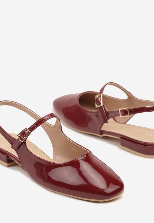 Renee - Bordowe Sandały Slingback Vices z Wkładką ze Skóry Naturalnej Sovritia. Okazja: na co dzień, na spotkanie biznesowe, do pracy. Zapięcie: pasek. Kolor: czerwony. Materiał: skóra. Sezon: lato. Obcas: na płaskiej podeszwie. Styl: klasyczny, elegancki, biznesowy, casual