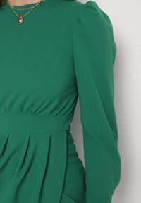 Born2be - Zielona Sukienka z Marszczeniem i Bufiastymi Rękawami Redenia. Kolor: zielony. Styl: klasyczny, elegancki #2