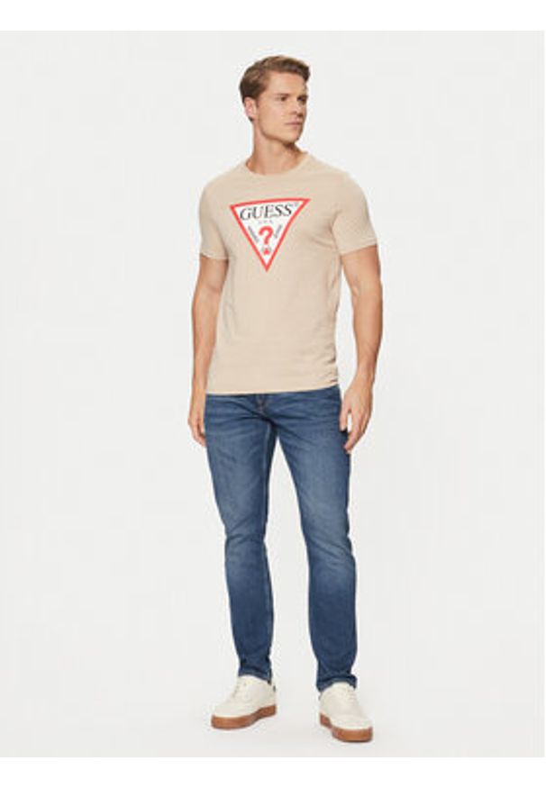 Guess T-Shirt M2YI71 I3Z14 Beżowy Slim Fit. Kolor: beżowy. Materiał: bawełna