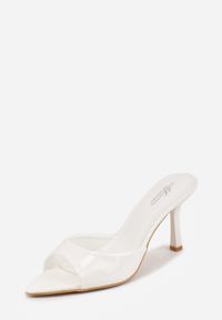 Renee - Białe Klapki Peep Toe na Szpilce ze Szpiczastym Noskiem Arinatia. Okazja: na co dzień, na imprezę. Nosek buta: otwarty. Kolor: biały. Sezon: lato. Obcas: na szpilce. Styl: casual, elegancki. Wysokość obcasa: średni #2