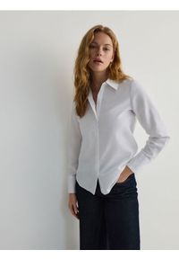 Reserved - Gładka koszula - biały. Kolor: biały. Materiał: tkanina, bawełna. Wzór: gładki #1