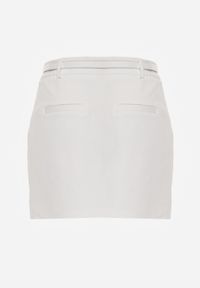 Born2be - Biała Ołówkowa Spódnica z Bawełną z Paskiem i Podszewką Typu Szorty Vikisola. Okazja: na co dzień, na spotkanie biznesowe, na randkę, do pracy. Kolor: biały. Materiał: bawełna. Styl: casual, biznesowy, elegancki #3