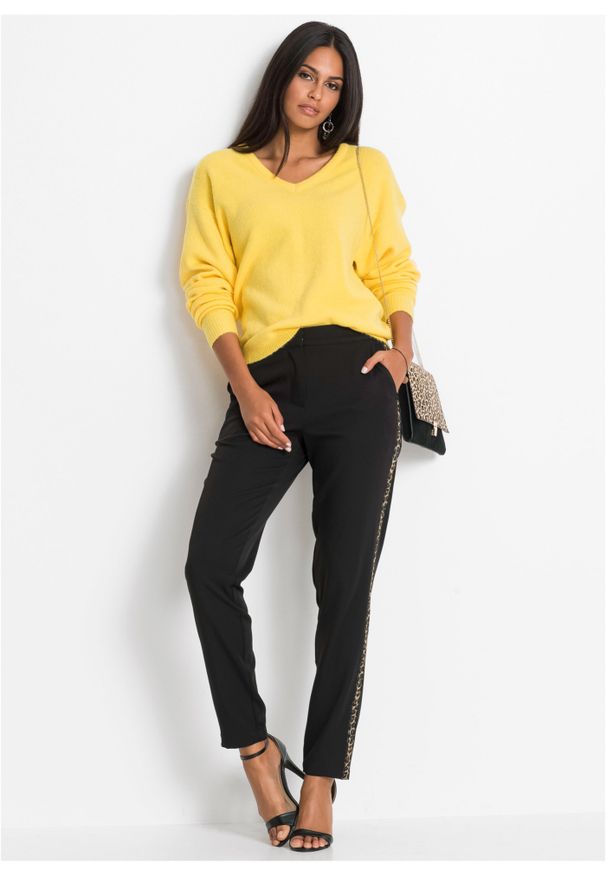 bonprix - Sweter dzianinowy oversize. Kolor: żółty. Materiał: dzianina. Wzór: prążki