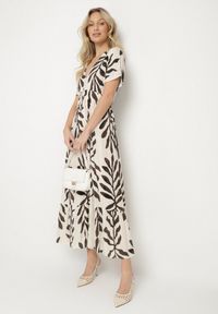 Born2be - Czarna Sukienka z Wiskozy Ozdobiona Liśćmi Erisola. Okazja: na co dzień. Typ kołnierza: dekolt w kształcie V. Kolor: czarny. Materiał: wiskoza. Wzór: aplikacja. Styl: elegancki, casual #6