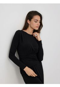 Reserved - Asymetryczna sukienka - czarny. Kolor: czarny. Materiał: dzianina. Wzór: gładki. Typ sukienki: asymetryczne