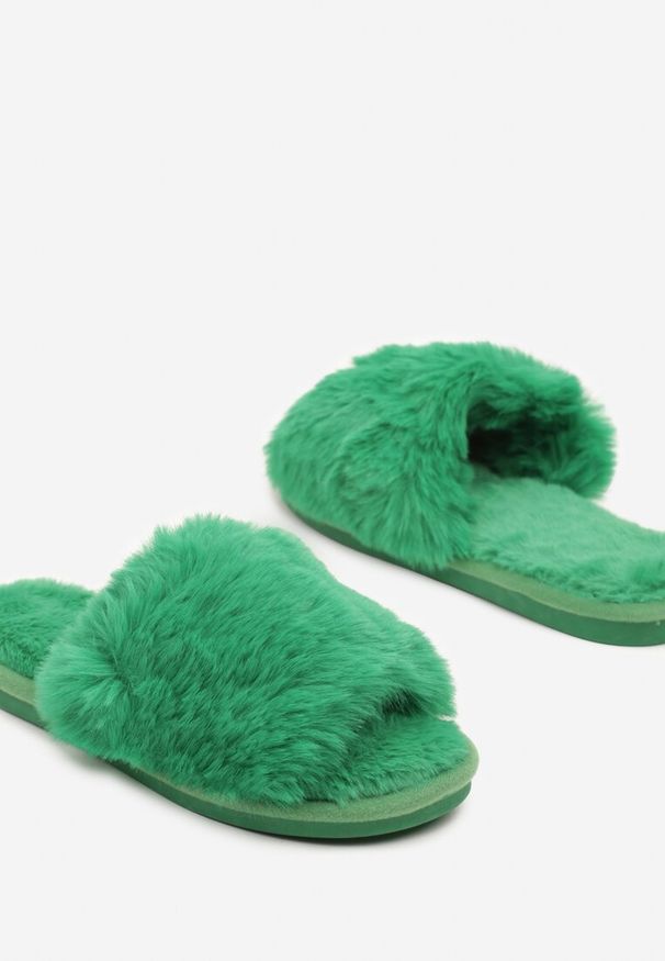 Born2be - Zielone Kapcie Vices z Miękkiego Futerka Seladwen. Okazja: na co dzień, do domu. Kolor: zielony. Materiał: futro. Obcas: na obcasie. Styl: elegancki, casual