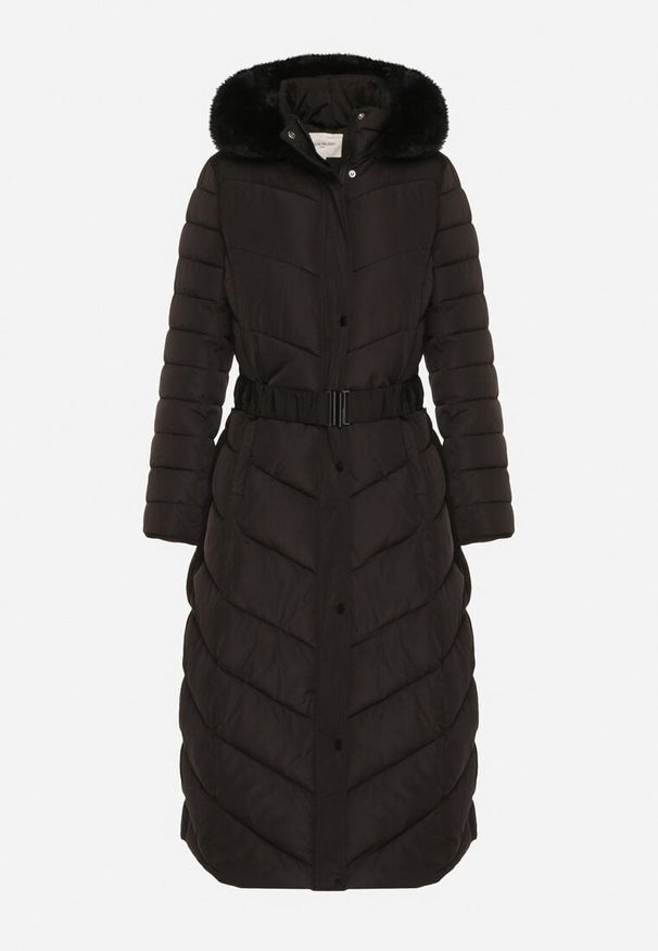 Born2be - Czarna Długa Kurtka Zimowa z Pikowaniem Paskiem i Kapturem z Futrem Retilma. Kolor: czarny. Materiał: futro. Długość: długie. Sezon: zima. Styl: elegancki