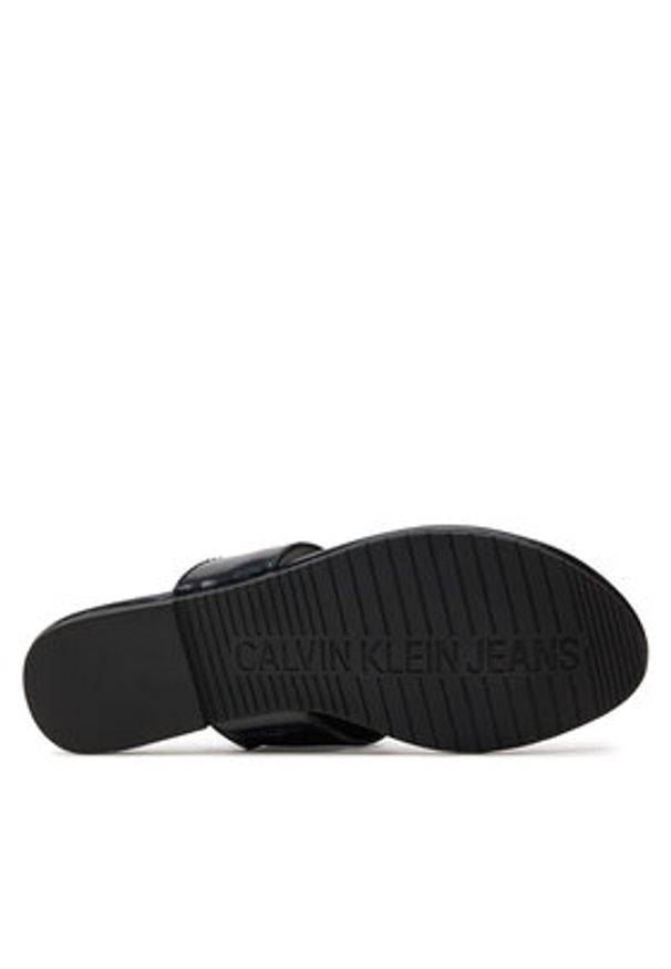 Calvin Klein Jeans Japonki Flat Sandal Slide Toepost Mg Met YW0YW01342 Czarny. Kolor: czarny. Materiał: skóra