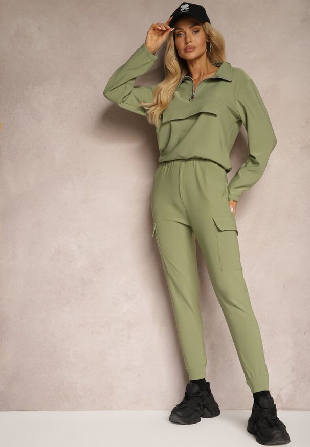 Renee - Zielony Komplet Dresowy Bluza z Suwakiem i Kołnierzem i Spodnie z Kieszeniami Cargo Taigena. Kolor: zielony. Materiał: dresówka