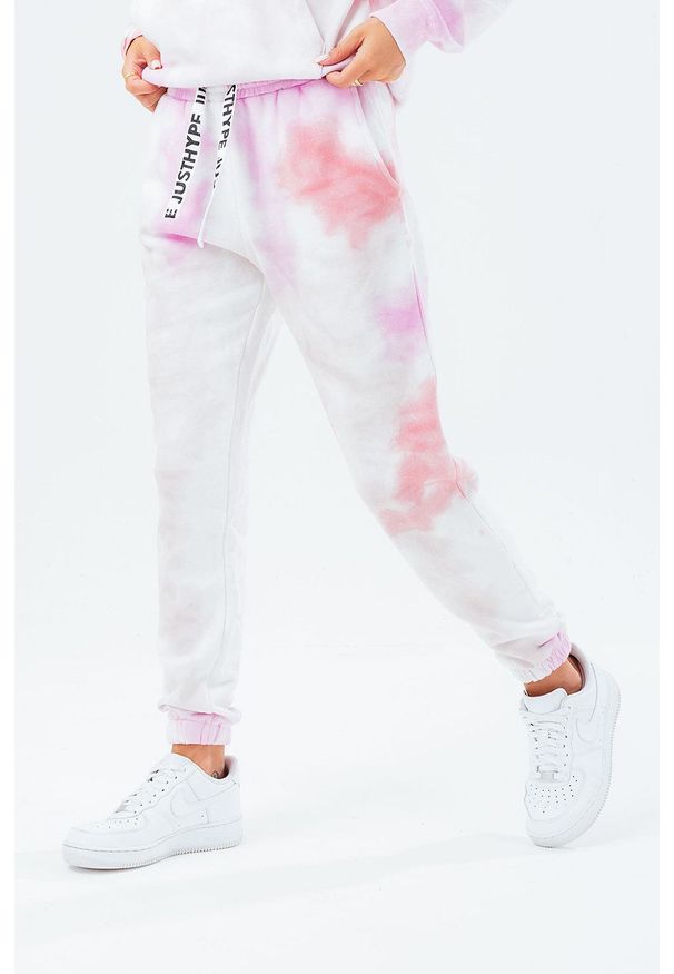 Hype spodnie damskie kolor różowy wzorzyste. Kolor: różowy