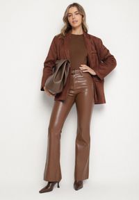 Born2be - Brązowe Spodnie Dzwony z Imitacji Skóry Vebora. Okazja: na co dzień. Kolor: brązowy. Materiał: skóra. Styl: klasyczny, casual, elegancki