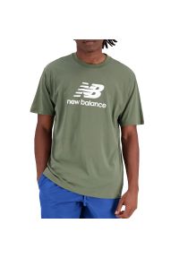 Koszulka New Balance MT31541DON - zielona. Kolor: zielony. Materiał: bawełna, poliester. Długość rękawa: krótki rękaw. Długość: krótkie