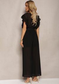 Renee - Czarny Plisowany Kombinezon z Falbankami i Szerokimi Nogawkami Jarina. Okazja: na imprezę. Kolor: czarny. Materiał: tkanina. Wzór: jednolity. Sezon: lato. Styl: elegancki