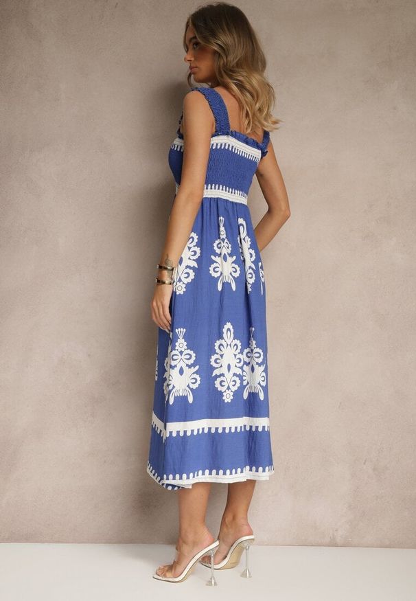 Renee - Niebieska Rozkloszowana Sukienka z Wiskozy z Ornamentnym Motywem Aloxe. Kolor: niebieski. Materiał: wiskoza. Sezon: lato