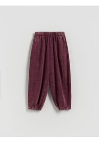 Reserved - Spodnie dresowe z efektem sprania - bordowy. Kolor: czerwony. Materiał: dresówka #1