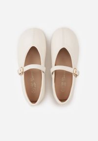 Born2be - Białe Klasyczne Balerinki Mary Jane z Paskiem z Klamerką Timabelle. Okazja: na uczelnię. Zapięcie: pasek. Kolor: biały. Materiał: jeans. Styl: klasyczny #2