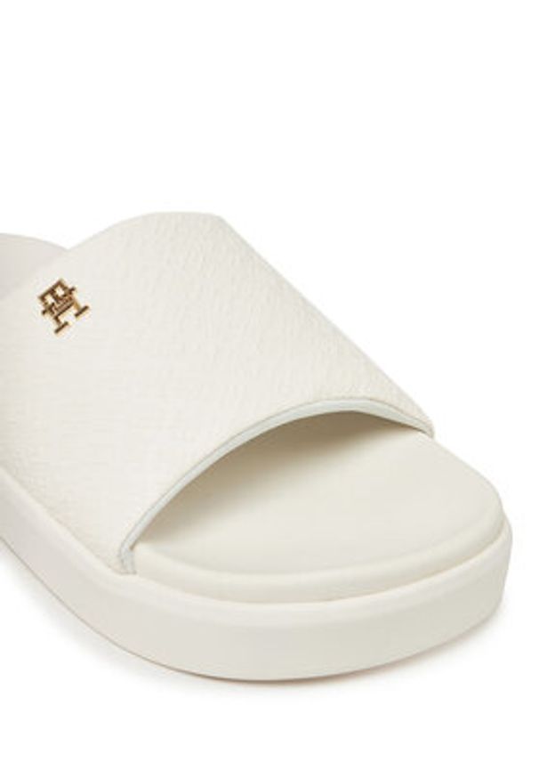 TOMMY HILFIGER - Tommy Hilfiger Klapki Platform Monogram Poolslide FW0FW08526 Biały. Kolor: biały. Materiał: skóra. Obcas: na platformie