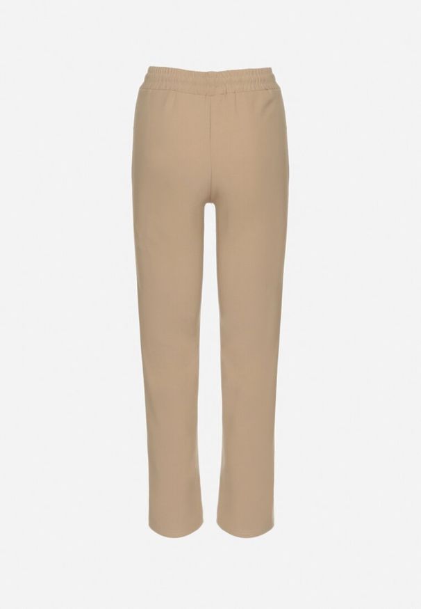 Born2be - Jasnobeżowe Szerokie Spodnie z Wiązaniem i Metalicznymi Aplikacjami Mairae. Okazja: na co dzień. Kolor: beżowy. Wzór: aplikacja. Styl: casual, elegancki