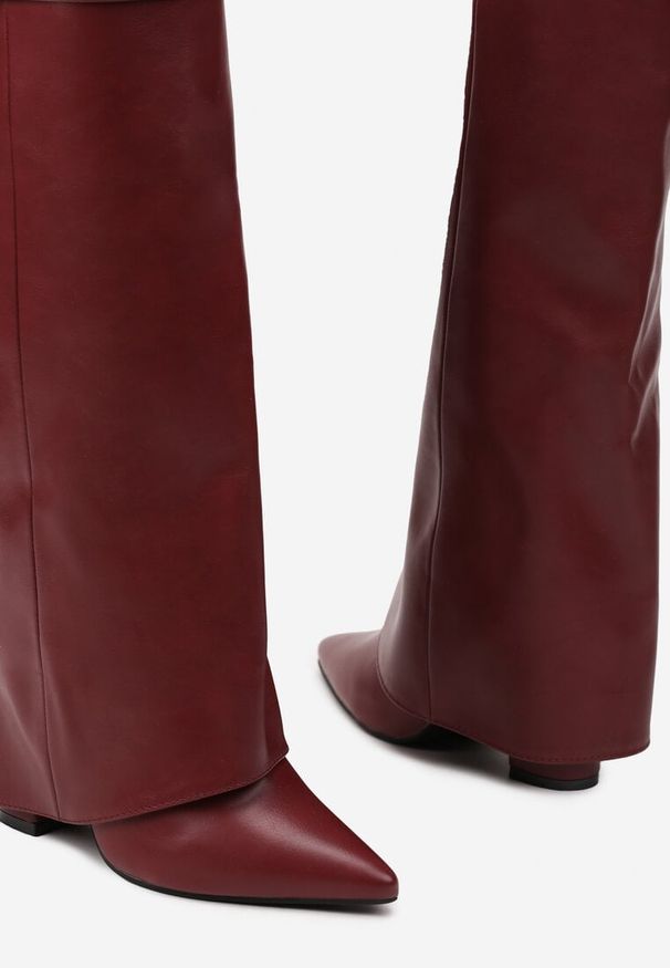 Renee - Bordowe Kozaki na Obcasie z Modnie Wywiniętą Cholewką Nartani. Kolor: czerwony. Materiał: jeans, wełna. Szerokość cholewki: normalna. Sezon: zima. Obcas: na obcasie. Wysokość obcasa: średni