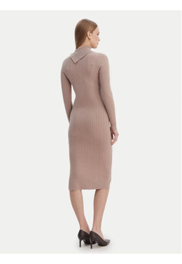 Guess Sukienka dzianinowa W6RK01 Z2YJ2 Beżowy Regular Fit. Kolor: beżowy. Materiał: wiskoza