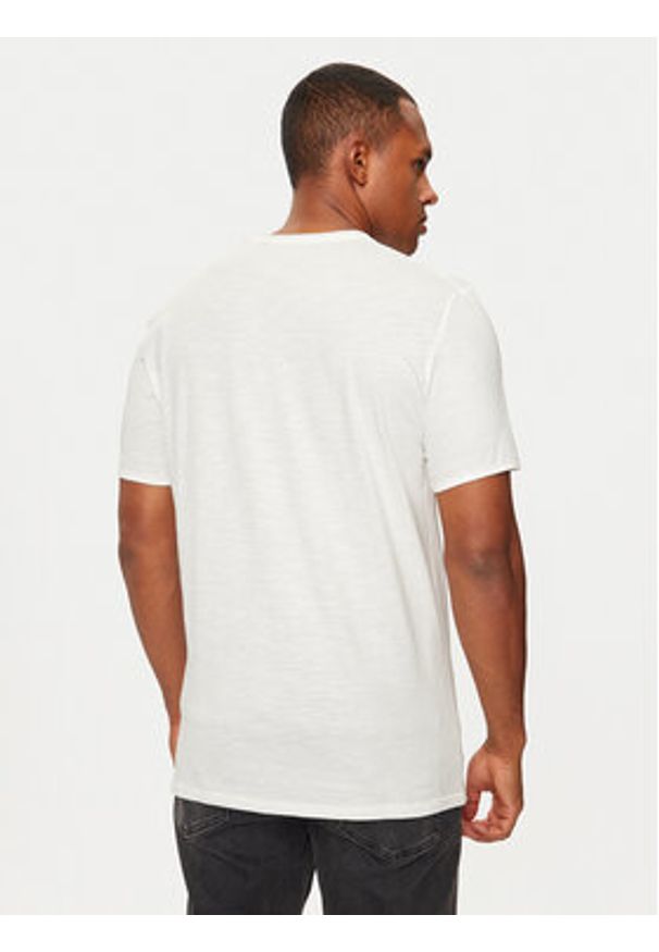 s.Oliver T-Shirt 2150054 Biały Regular Fit. Kolor: biały. Materiał: bawełna