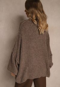 Renee - Beżowy Golf Oversize z Wełną z Opadającą Linią Ramion Lilirea. Okazja: na co dzień. Typ kołnierza: golf. Kolor: beżowy. Materiał: wełna. Styl: elegancki, casual #4