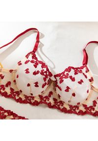 Intica - Komplet bielizny z haftem i dopasowaniem do sylwetki KaraLynn. Kolor: czerwony. Materiał: materiał. Wzór: haft #10