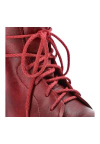 Czerwone Botki Maciejka Damskie Modne Obuwie. Kolor: czerwony. Materiał: skóra, materiał. Szerokość cholewki: normalna. Styl: elegancki #8