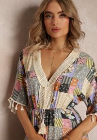 Renee - Szaro-Czarna Rozkloszowana Sukienka Maxi z Falbanką w Patchworkowy Wzór Fiorella. Kolor: szary. Materiał: bawełna, tkanina. Wzór: aplikacja. Długość: maxi #4