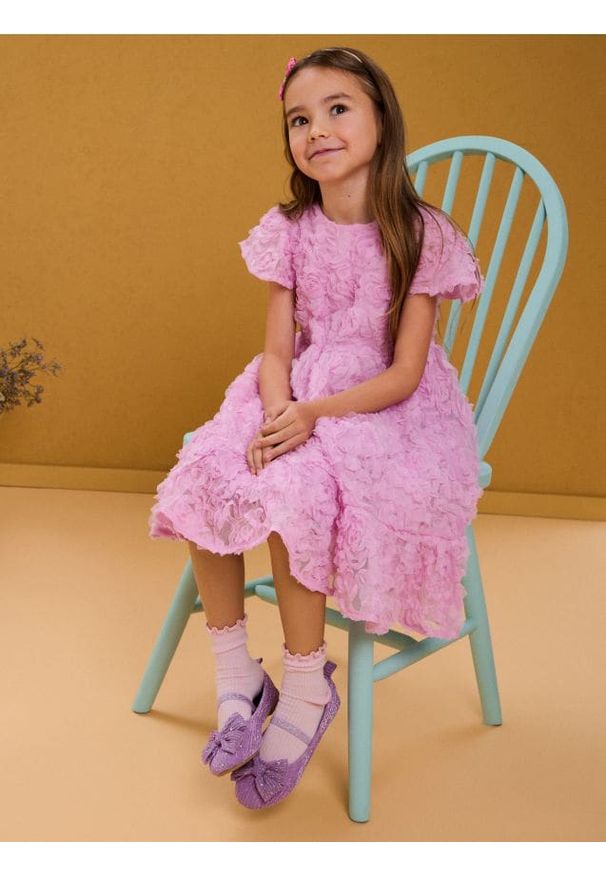 Sinsay - Sukienka z aplikacjami 3D w kształcie kwiatów - różowy. Kolor: różowy. Wzór: aplikacja, kwiaty