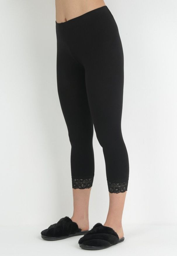 Born2be - Czarne Legginsy z Nogawką 3/4 i Gumką w Pasie Hypasia. Okazja: na co dzień. Kolor: czarny. Materiał: koronka. Wzór: koronka. Styl: casual