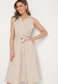 Born2be - Beżowa Sukienka o Koszulowym Kroju Bez Rękawów z Wiązanym Paskiem Liriora. Okazja: na co dzień. Typ kołnierza: dekolt w kształcie V. Kolor: beżowy. Długość rękawa: bez rękawów. Typ sukienki: koszulowe. Styl: casual, klasyczny #7