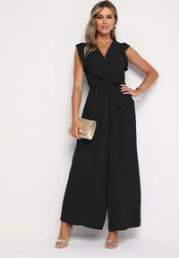 Born2be - Czarny Taliowany Kombinezon Koktajlowy z Paskiem w Talii i Falbanami przy Ramionach Vimarine. Okazja: na imprezę. Kolor: czarny. Materiał: jeans. Styl: wizytowy #4
