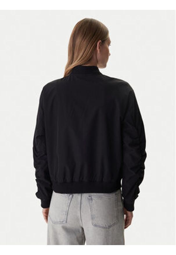 Vero Moda Kurtka przejściowa 10338783 Czarny Regular Fit. Kolor: czarny. Materiał: syntetyk