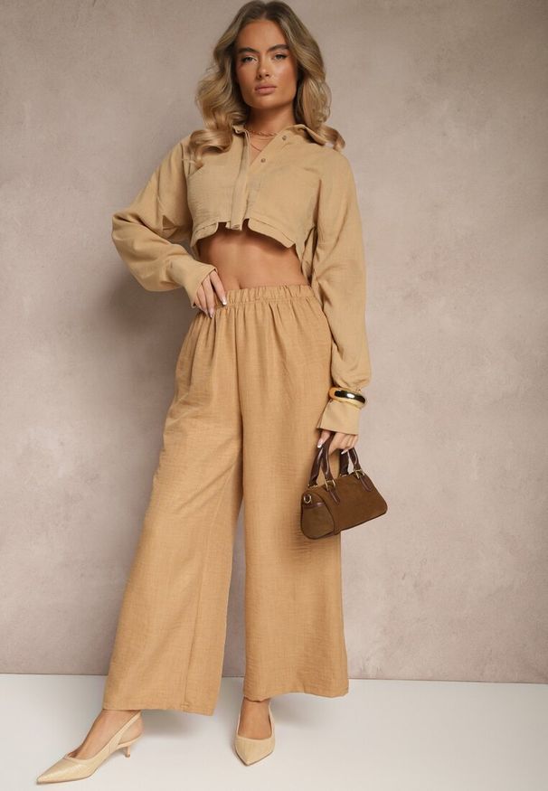 Renee - Ciemnobeżowe Spodnie Typu Palazzo High Waist o Szerokim Kroju Arathira. Okazja: na co dzień, na imprezę. Stan: podwyższony. Kolor: beżowy. Materiał: jedwab. Długość: długie. Styl: elegancki, casual