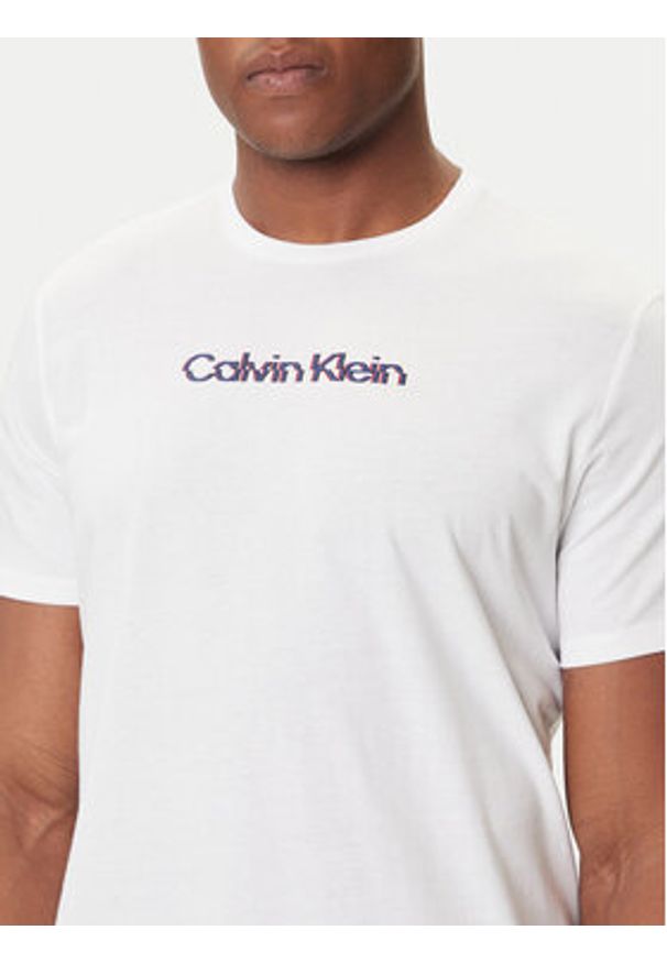 Calvin Klein Jeans T-Shirt Glitched Logo LV04RC858G Biały Regular Fit. Kolor: biały. Materiał: bawełna