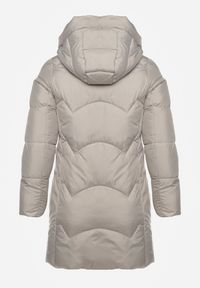 Born2be - Jasnozielona Długa Pikowana Kurtka z Nieodpinanym Kapturem Mevessia. Okazja: na co dzień. Kolor: zielony. Materiał: jeans. Długość: długie. Styl: klasyczny, casual, elegancki #7