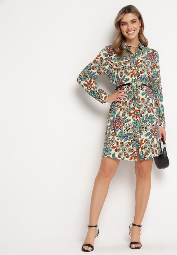 Born2be - Zielona Sukienka Koszulowa w Kwiaty z Kieszeniami Eborene. Kolor: zielony. Materiał: wiskoza, tkanina. Wzór: kwiaty. Typ sukienki: koszulowe. Długość: mini