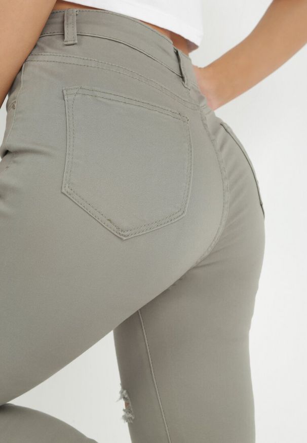 Born2be - Ciemnobeżowe Jeansy Skinny na Guziki Arru. Stan: podwyższony. Kolor: zielony