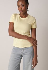 Born2be - Żółty Bawełniany T-shirt w Klasycznym Stylu Nedila. Kolor: żółty. Materiał: bawełna. Długość: długie. Styl: klasyczny #2