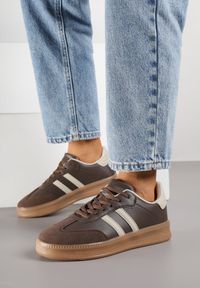 Born2be - Brązowe Sneakersy na Grubej Podeszwie z Ozdobnymi Paskami Neveletta. Zapięcie: pasek. Kolor: brązowy. Materiał: skóra, jeans #1