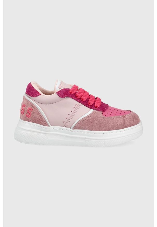 Guess buty kolor różowy. Nosek buta: okrągły. Zapięcie: sznurówki. Kolor: różowy. Materiał: guma. Obcas: na platformie