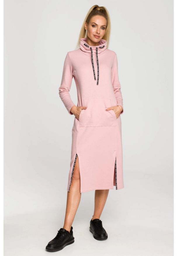 Sukienki.shop - Sukienka sportowa z dzianiny bawełnianej z kołnierzem różowa. Okazja: na spacer, na co dzień. Kolor: różowy. Materiał: dzianina, bawełna. Typ sukienki: sportowe. Styl: sportowy