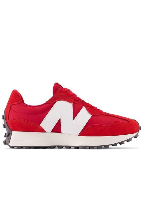 Buty New Balance U327EC - czerwone. Zapięcie: sznurówki. Kolor: czerwony. Materiał: materiał, skóra, zamsz, guma. Szerokość cholewki: normalna