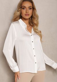 Renee - Biała Klasyczna Koszula z Guzikami Pianelle. Kolor: biały. Materiał: jeans. Długość rękawa: długi rękaw. Długość: długie. Styl: klasyczny
