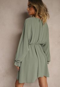Renee - Ciemnozielona Rozkloszowana Sukienka z Gumką w Talii i przy Mankietach Tesunela. Okazja: na co dzień. Kolor: zielony. Styl: elegancki, casual #5